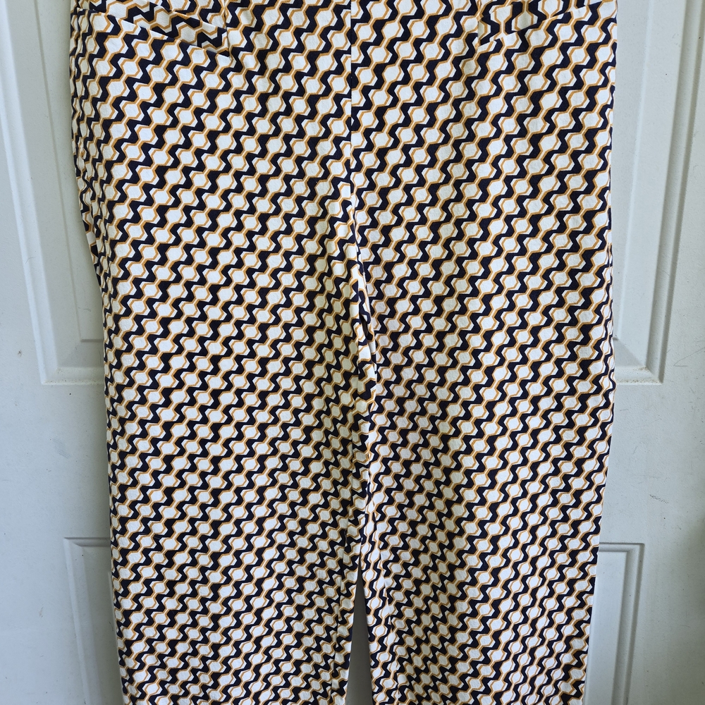 Chicos So Slimming Pull In Capri Sz 1.5 ( 10 ) Navy Gold  White
